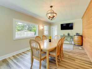 Well-equipped Morehead City Home ~ 5 Mi to Beach!