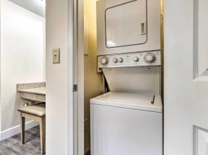 Floridays Resort Condo < 4 Mi to Disney World!