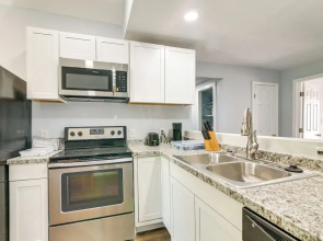Midtown Home Near BBQ & Overton Park!