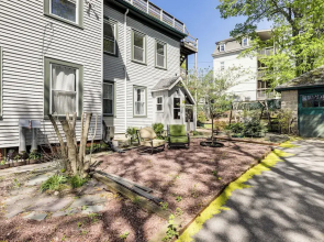 Explore Dtwn, Parks & Colleges: Cozy Worcester Apt