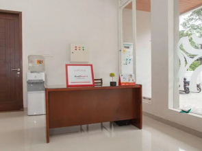 RedDoorz Syariah near Universitas Negeri Malang