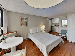 Hawaiian Monarch 916 Condo by Redawning