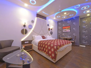Hotel J J