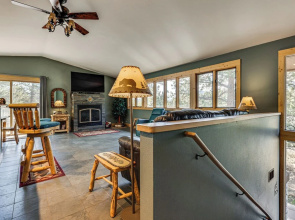 Estes Park Home w/ AC - 1/2 Mi to Lake & Downtown!