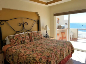 Las Palmas Resort At Sandy Beach: Condo Grande 704 2 Bedroom Condo by Redawning