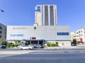 OYO 125 Moon Plaza Hotel