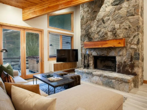 Trail's End Lodge at Deer Valley Resort - Four Bedroom Residence with Space #504 4 Condo