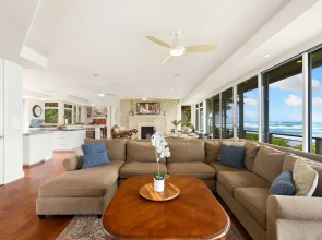 King Hale 4 Bedroom Home by RedAwning