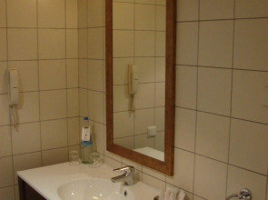 Отель The Benjamin House