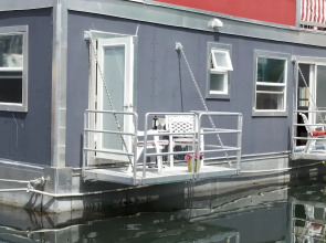A Float Home B&B in Fisherman’s Wharf