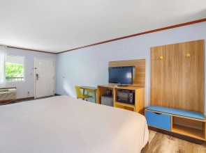 Days Inn by Wyndham Foley