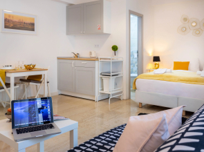 Beautiful Studio Near City Center