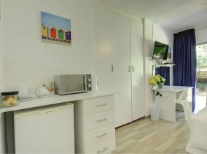 Lenox Lodge Guesthouse