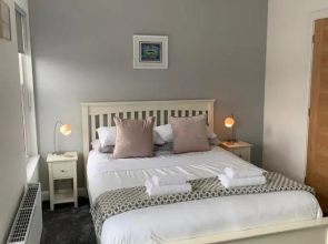 CAERNARFON Quality Townhouse