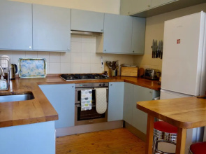 Spacious 2 Bedroom Home In Leith