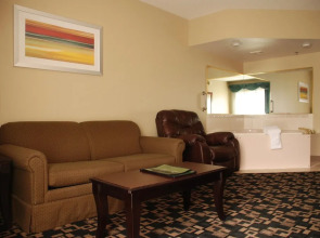 The Plaza Hotel & Suites Winona