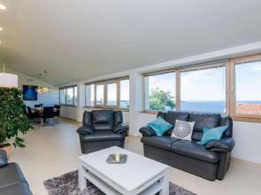 Villa Art Gallery - Six Bedroom Villa With Terrace and Swimming Pool ID Direct Booker 962