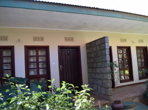 Ngorongoro Lodge & Campsite