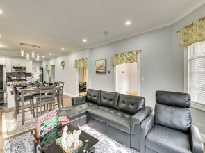 2 Mi to Downtown: Charming Apt in Schenectady!