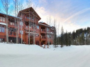 Mountain Thunder Lodge 1209 by RedAwning