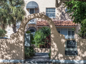 1 BR with Parking next to Bay and Shopping by Frontdesk