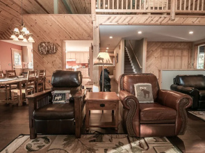 Boulder Lodge Apartment 3 NW Comfy Cabins