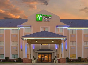 Holiday Inn Express & Suites Magnolia-Lake Columbia