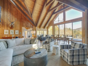 Stunning Cashiers Vacation Home w/ Mountain Views!