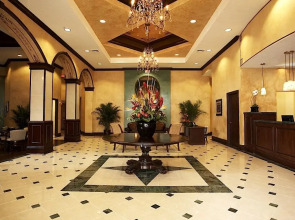 The Point Hotel & Suites