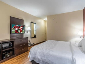 Red Roof Inn PLUS+ Houston - Energy Corridor