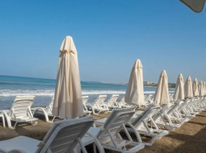 Tropic Beach Club Side