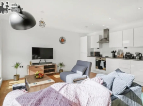 Luxury Eco Super King Apartment With Large Balcony