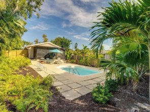 Walk to the Bay: Pet-friendly Oasis in Sarasota!