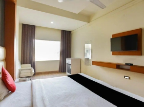 Collection O 68037 Comfort Residency near Medanta Hospital