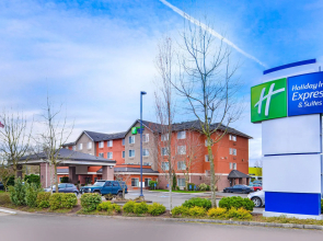 Holiday Inn Express Hotel & Suites Portland-Jantzen Beach by IHG