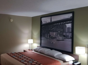 Super 8 by Wyndham Bellefontaine