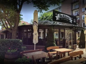 Hidden Gem close to hockey stadium with terrace