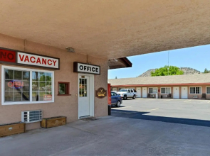 Golden Eagle Motel