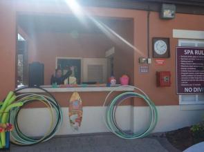 Beautiful Condo Near Universal Studios