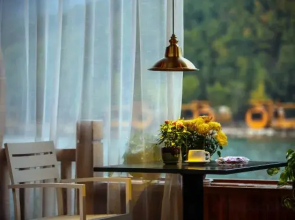 Jiurushan Hongyanrong Wooden Barrel Hotel