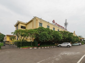 RedDoorz Plus near Dunia Fantasi Ancol