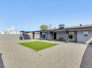 3 Mi to Desert Diamond Arena: Peoria Home w/ Yard!