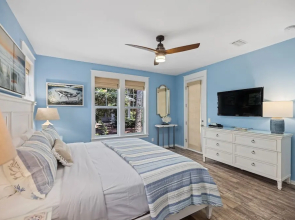 1345 Laurel Grove 3 Bedroom Home by RedAwning