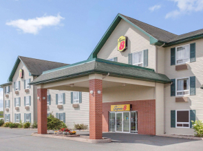 Super 8 by Wyndham Truro NS