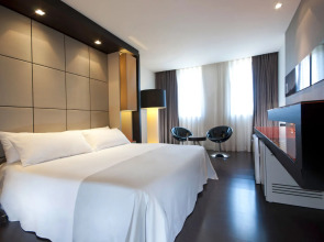 Отель Barcelona Condal Mar Affiliated by Meliá