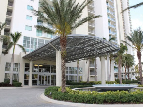 3000 Oasis Grand Blvd #803