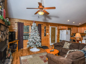 Bear Paws 2 Bedroom House