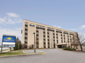 Days Inn by Wyndham Ottawa West