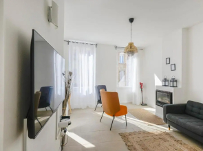 Chic And Modern Apt 5 Min From the Beach