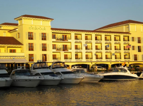 Delamar Greenwich Harbor